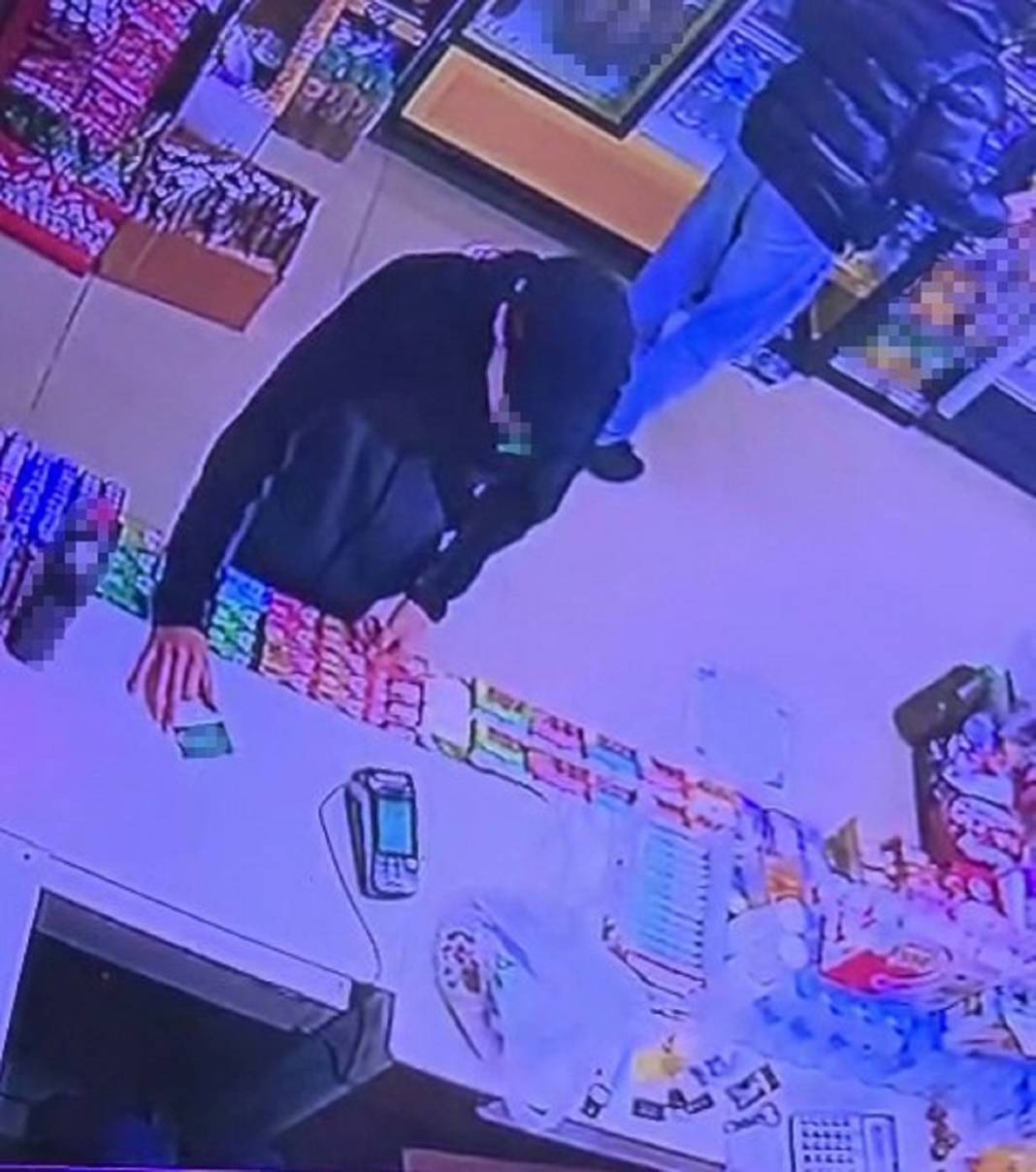 Market sahibi şokta! Çalıntı kartı kullanarak hırsızlık yaptılar 3